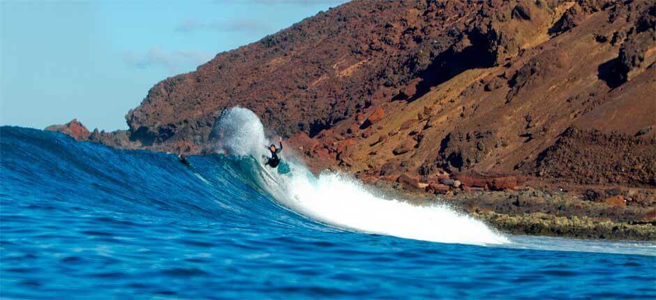 Szörfözés Lobos jobbra csavarodó nagy hullámán, Szörfözésre alkalmas helyszínek Fuerteventurán