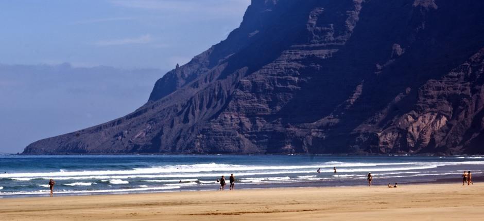 Famara strand Lanzarote népszerű strandjai