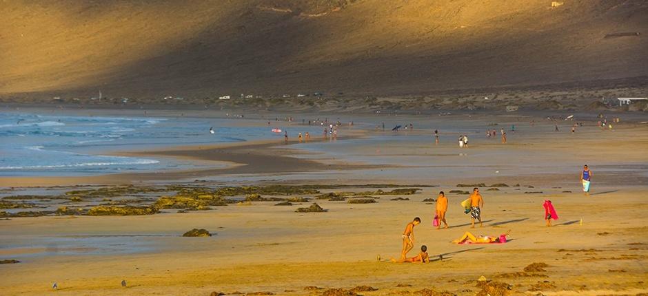 Famara strand Lanzarote népszerű strandjai