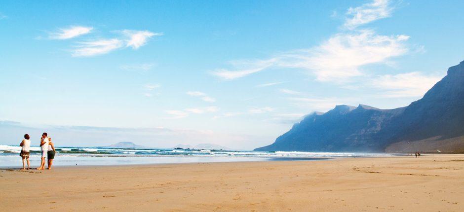 Famara strand Lanzarote népszerű strandjai