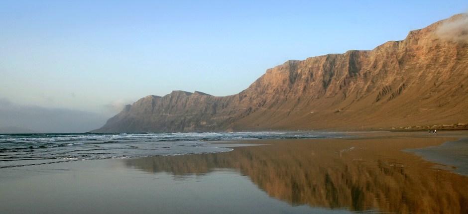 Famara strand Lanzarote népszerű strandjai